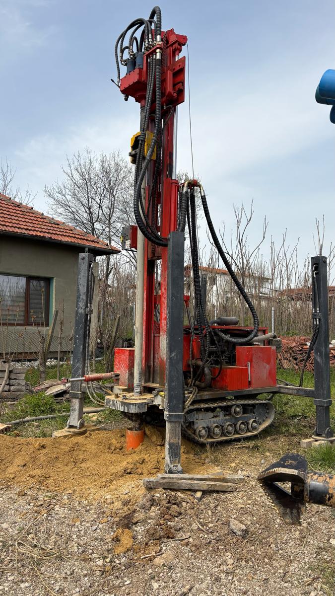 Сондажна машина на работа в с. Нефела, община Враца
